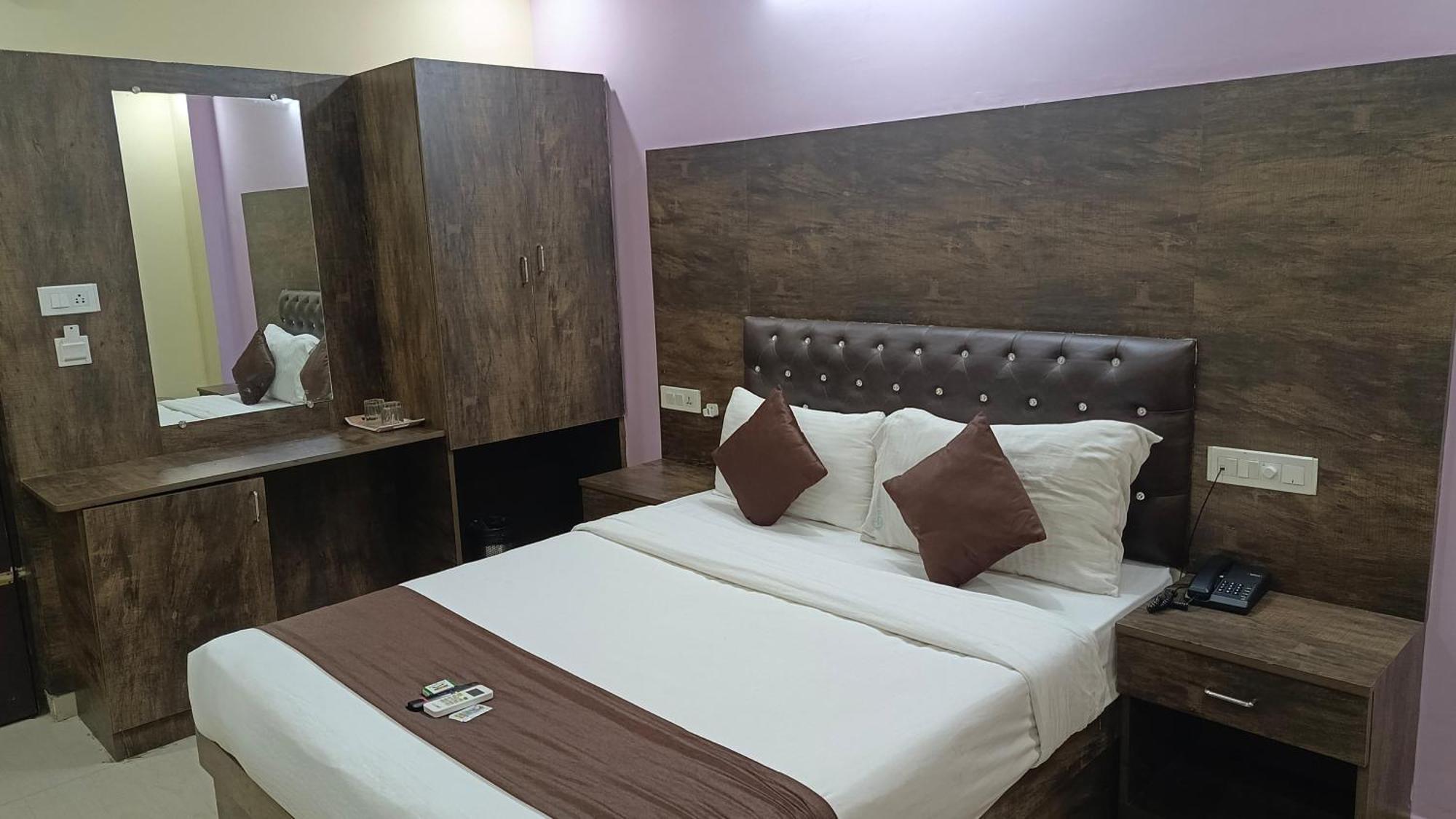 Pph Royal Gs Comforts Opp Mall Of Asia Bangalore Extérieur photo