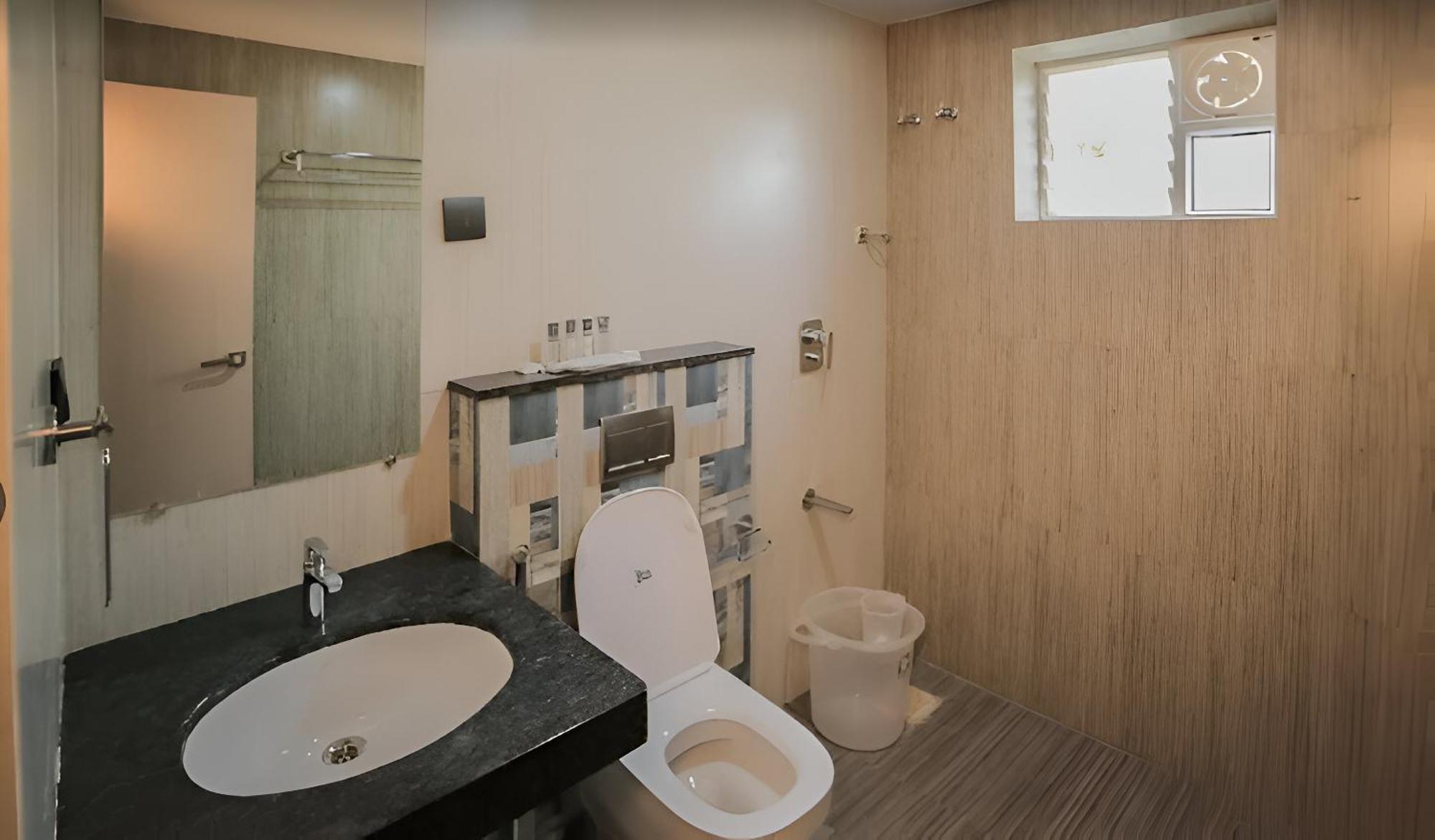 Pph Royal Gs Comforts Opp Mall Of Asia Bangalore Extérieur photo