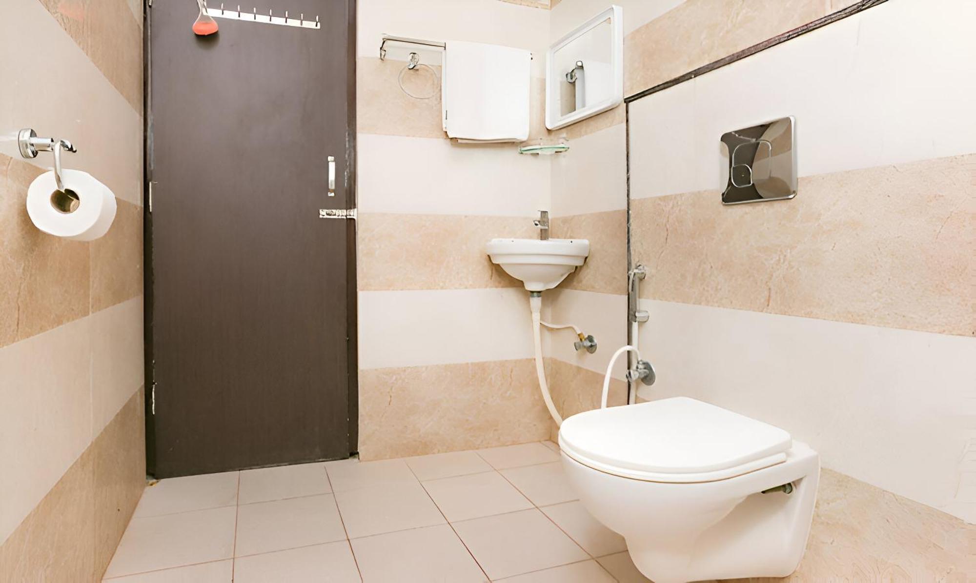 Pph Royal Gs Comforts Opp Mall Of Asia Bangalore Extérieur photo