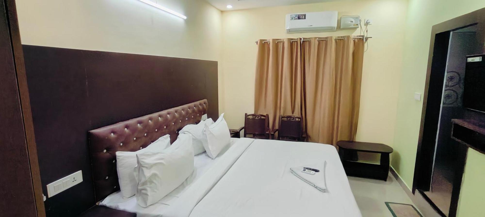 Pph Royal Gs Comforts Opp Mall Of Asia Bangalore Extérieur photo